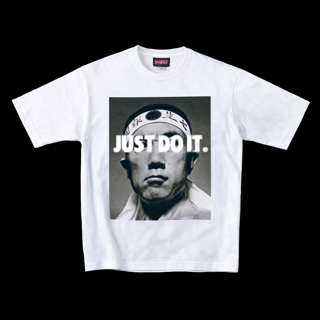 三島由紀夫 "JUST DO IT" ビッグシルエット ホワイト Tシャツ / Yukio Mishima Street Graphic Art Oversized White T-shirts【 by YIKES 】