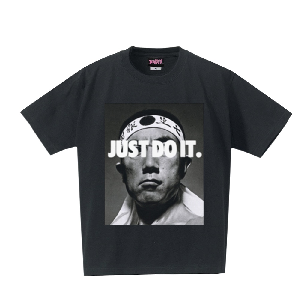 三島由紀夫　"JUST DO IT"　ブラック Tシャツ　 / Yukio Mishima Street Graphic Art　Black T-shirts【 by YIKES 】