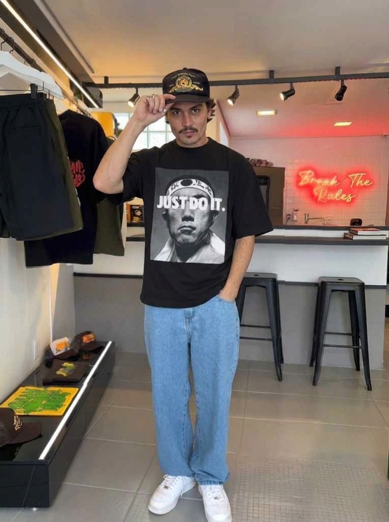 三島由紀夫 "JUST DO IT" ブラック Tシャツ / Yukio Mishima Street Graphic Art Black T-shirts【 by YIKES 】