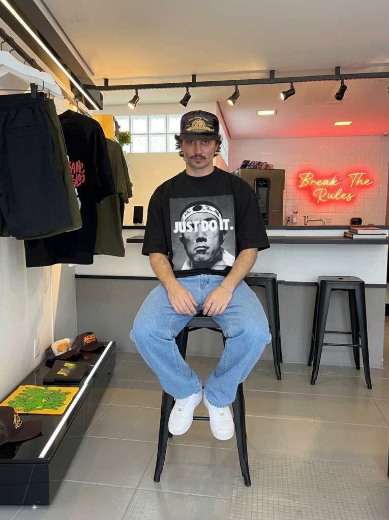 三島由紀夫 "JUST DO IT" ブラック Tシャツ / Yukio Mishima Street Graphic Art Black T-shirts【 by YIKES 】