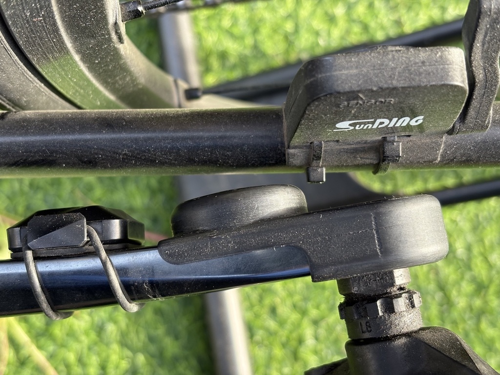 ロードバイク用クランクプロテクター型AirTagケース(ハードタイプ)