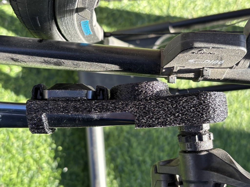 シマノ対応クランクプロテクター一体型AirTagケース(ケイデンスセンサーマウント付き)