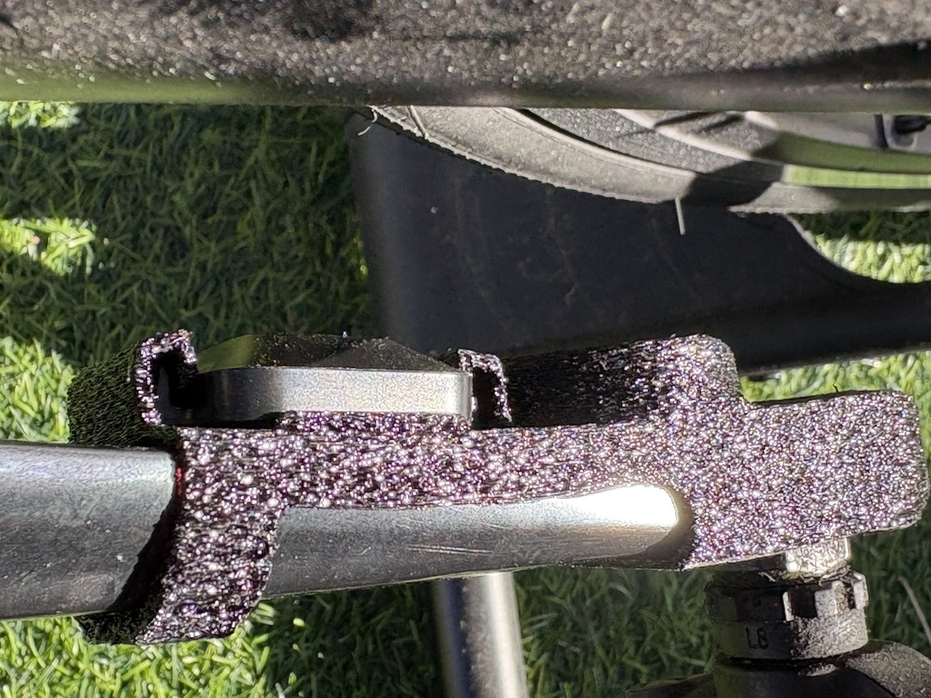 シマノ対応クランクプロテクター一体型AirTagケース(ケイデンスセンサーマウント付き)