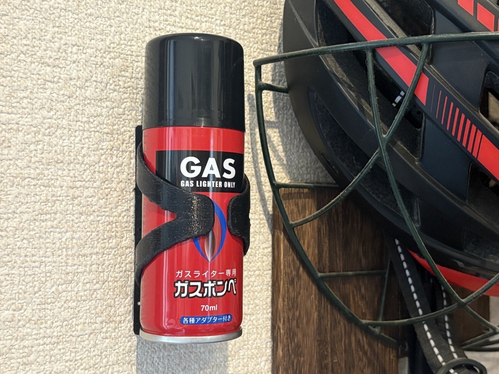 ガスライター用ガス缶壁掛けホルダー