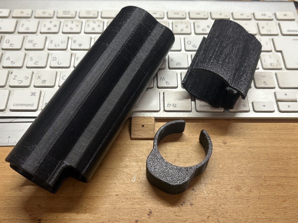 モニターアーム用ケーブルカバー