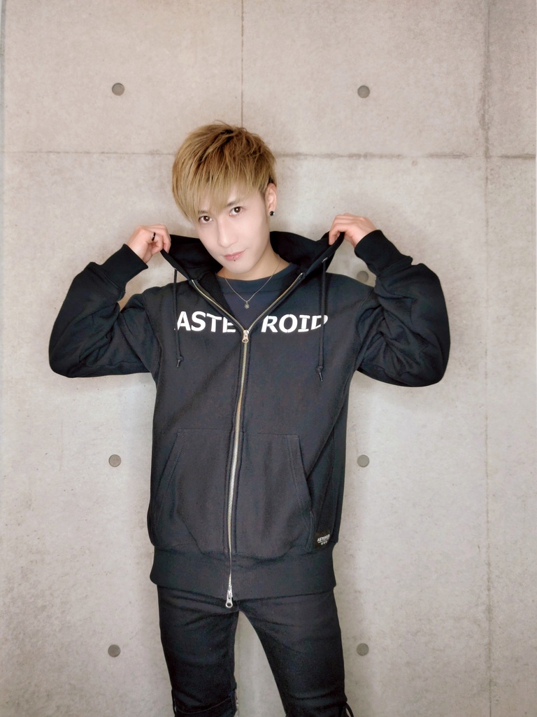 HEAVYWEIGHT ZIP HOODIE