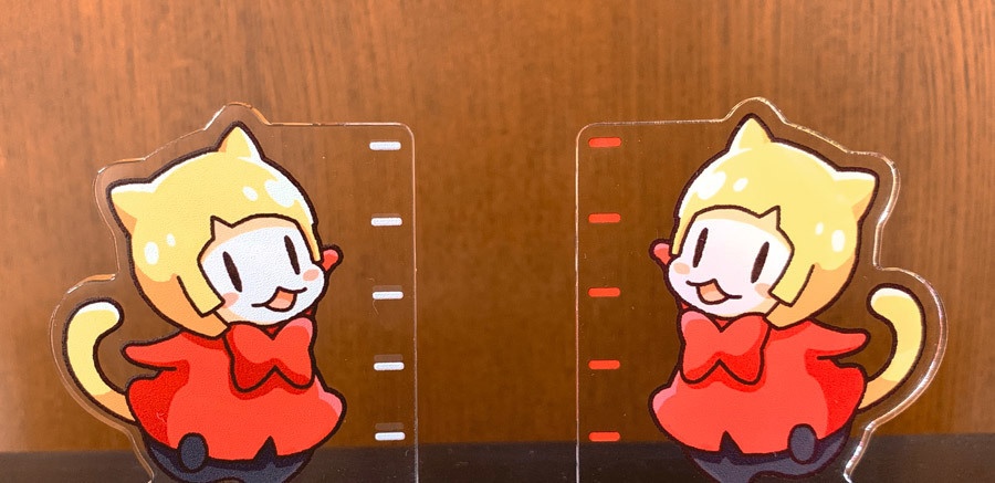 パンケーキの厚みを測れるアクスタ(赤&白)