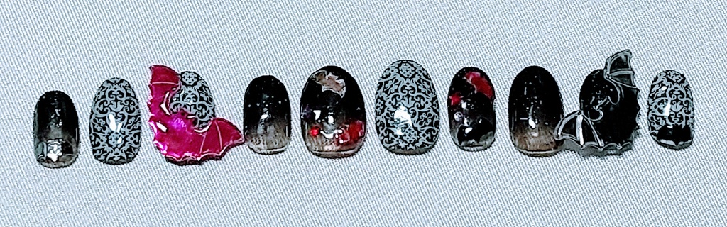 ハロウィンネイル【ダマスク柄に蝙蝠】