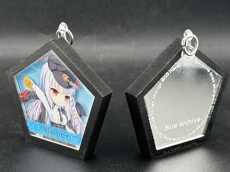 積層アクリルアクセサリ　黒館ハルナ