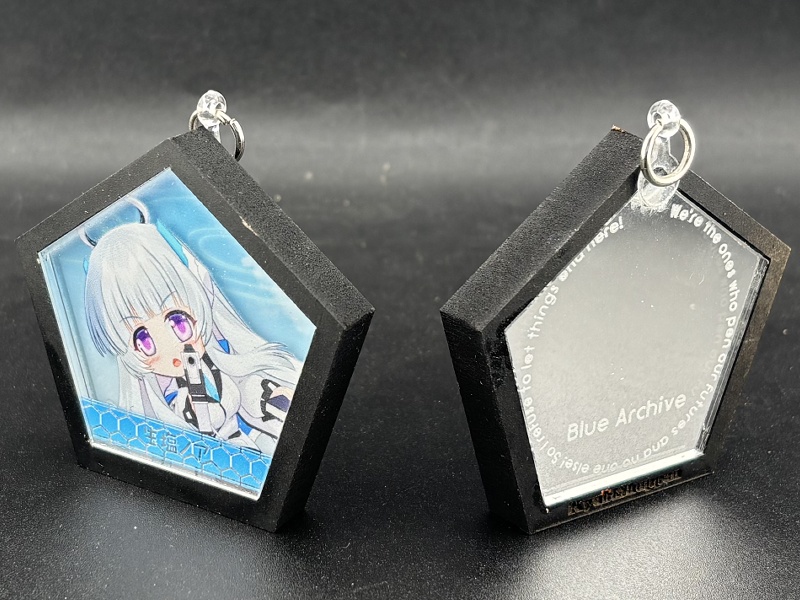 積層アクリルアクセサリ　生塩ノア