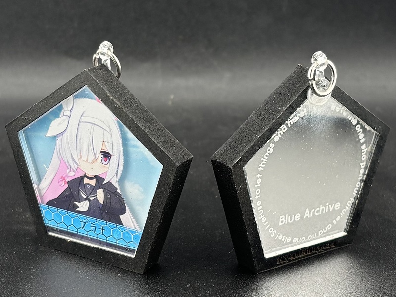 積層アクリルアクセサリ　プラナ