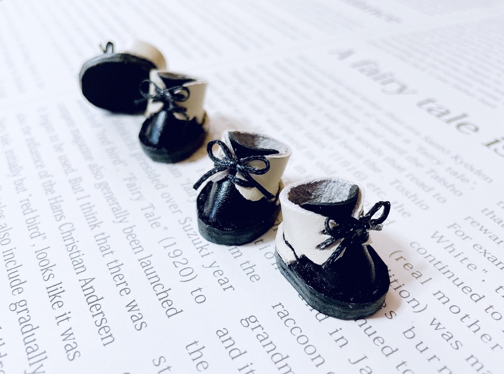 白黒バイカラーのレザーシューズ