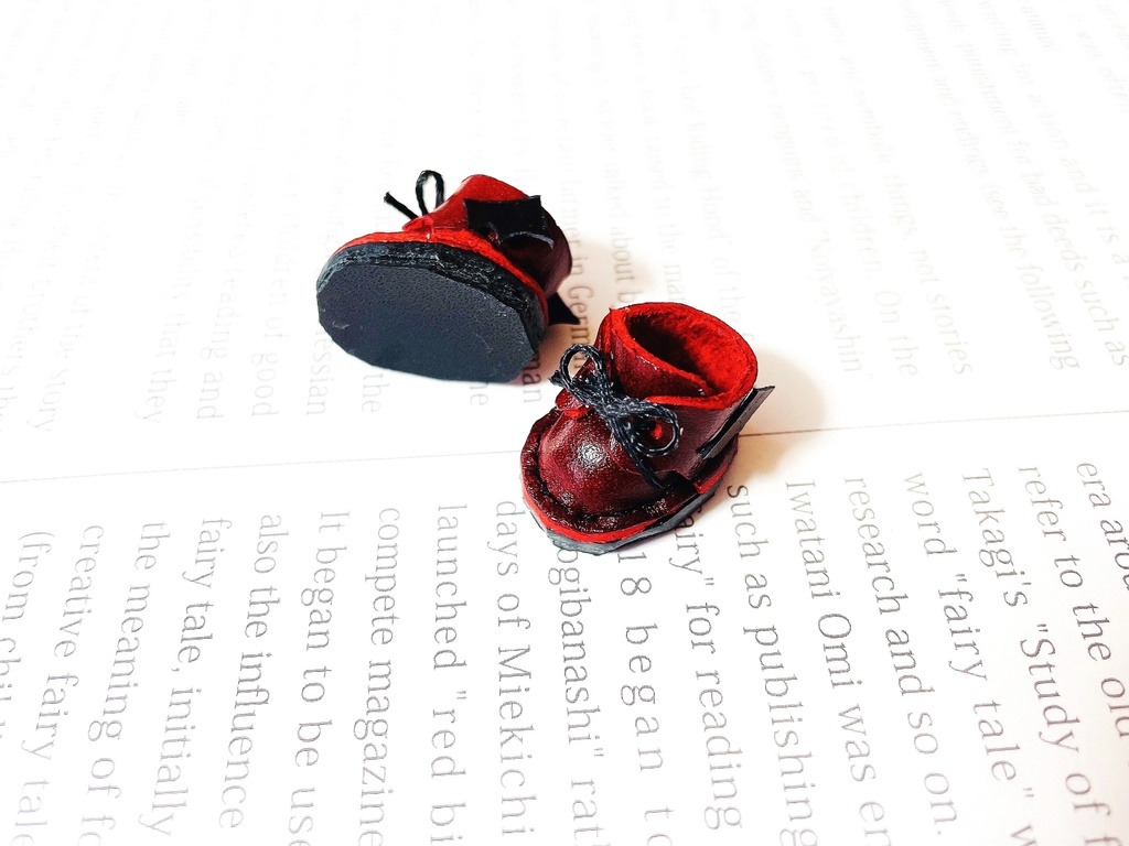 スケアリーなレザーシューズ