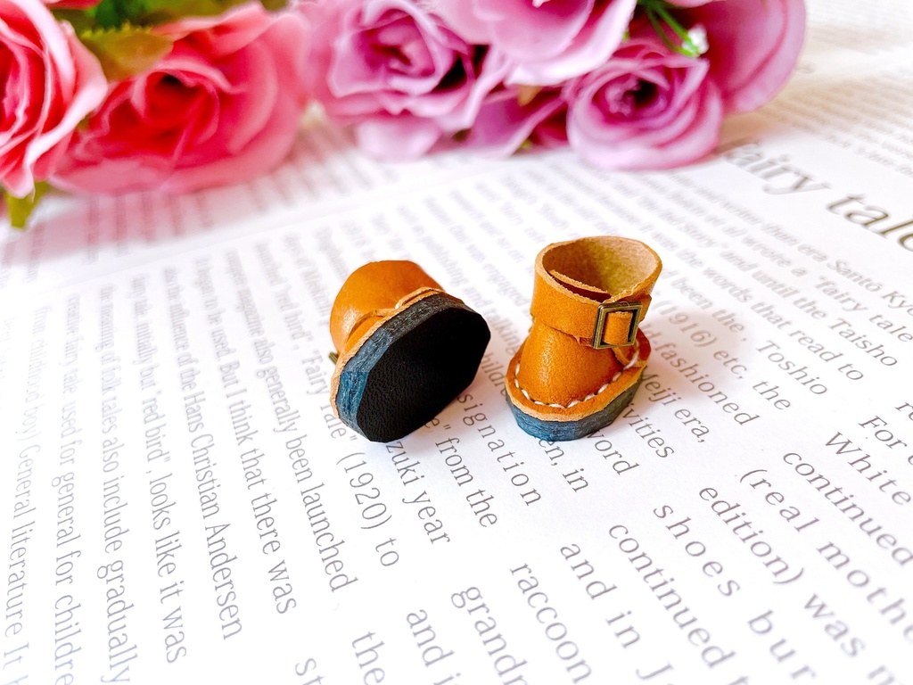 バックル付きシューズ