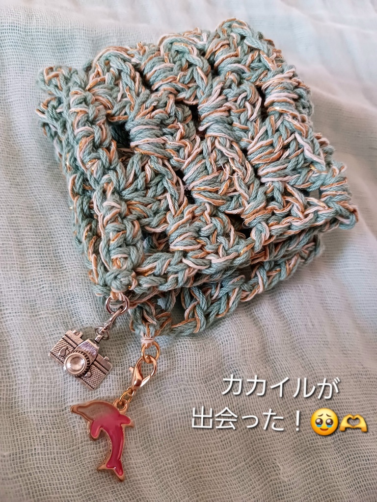 折りたたむとカカイルが出会うハンカチ【青海波シリーズ】