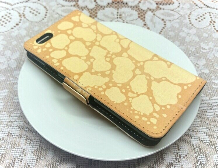 クレープ生地風の手帳型iPhoneケース