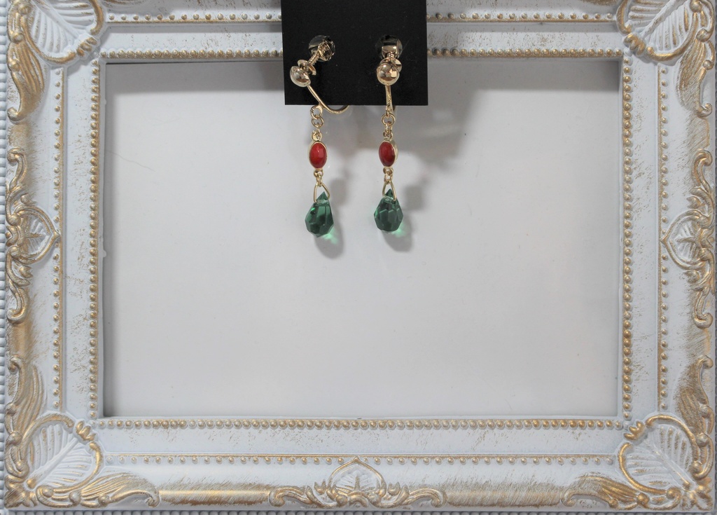 赤と緑の耳飾り_45