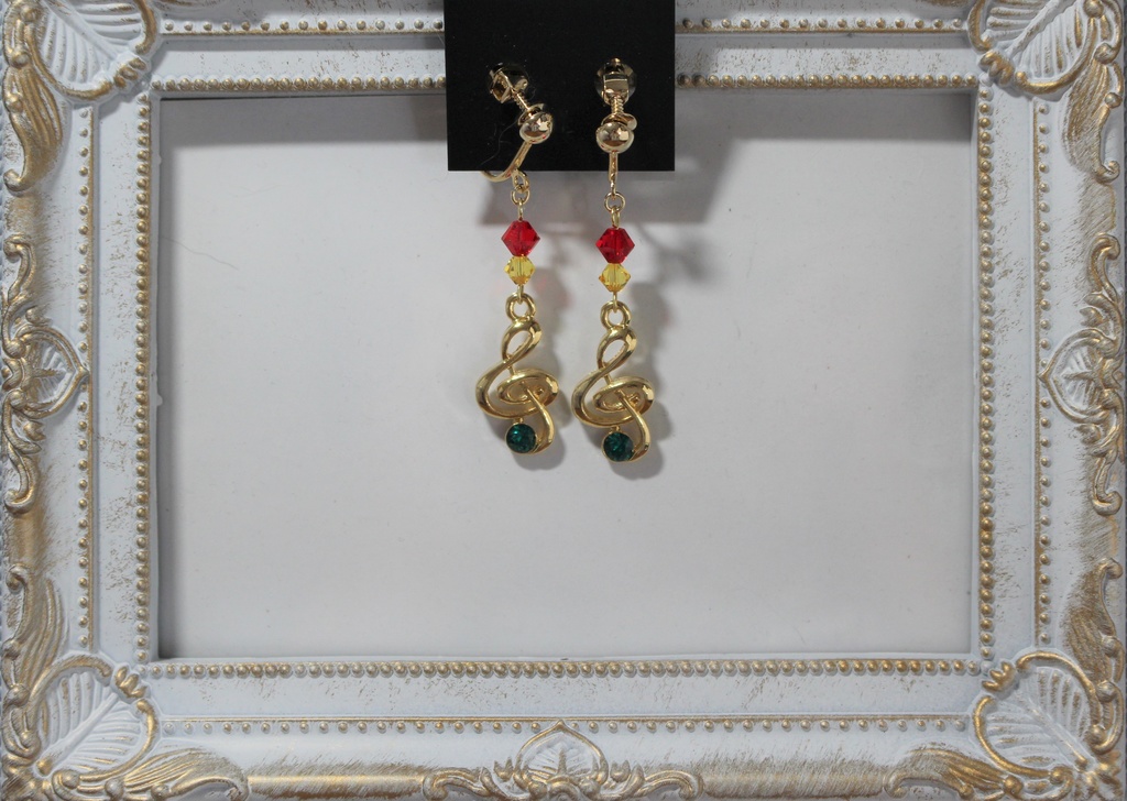 赤と緑の耳飾り_15