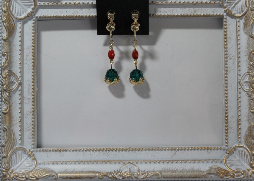 赤と緑の耳飾り_13