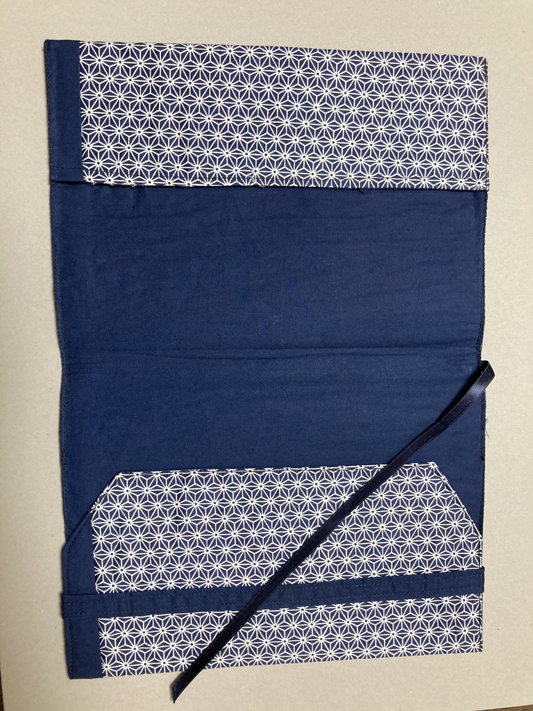 表紙の透けないブックカバー(ノベルティ付)