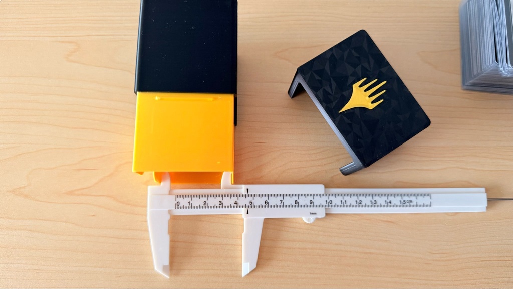 MTGデッキケース|ディスプレイ窓付き|スリーブ付き75枚収納|色ロゴ指定可