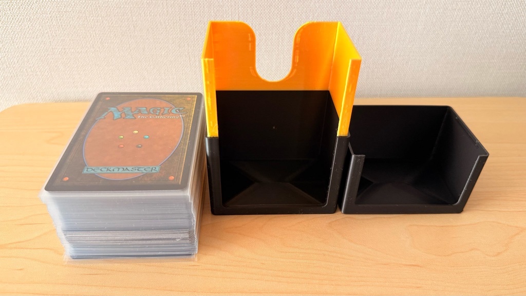 MTGデッキケース|ディスプレイ窓付き|スリーブ付き75枚収納|色ロゴ指定可