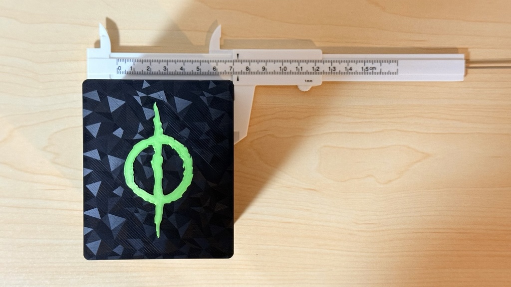 TCGデッキケース|ディスプレイ窓|ダブルスリーブ100枚収納|ファイレクシア|Phyrexia|色ロゴ指定可