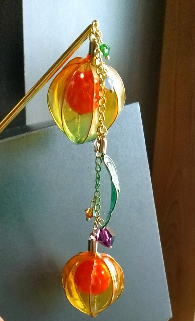 ほおずき揺れる華やか髪飾り−簪−