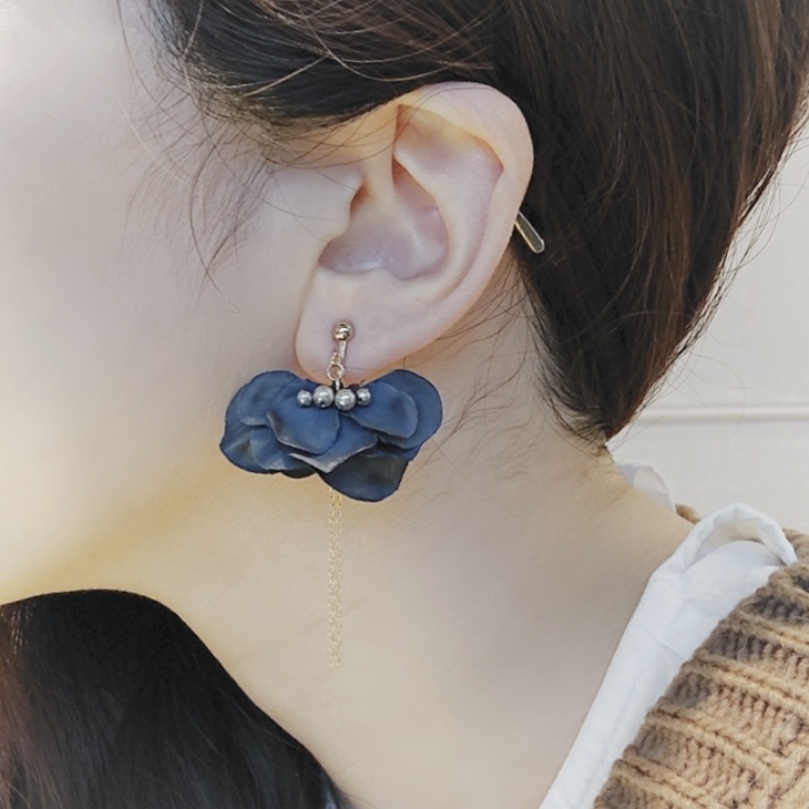 ヒース&シノイメージ 花びらピアス/イヤリング