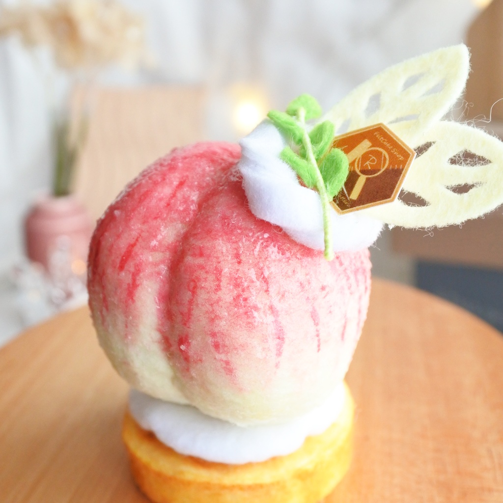 フェルトケーキ~まるごと桃のタルト~