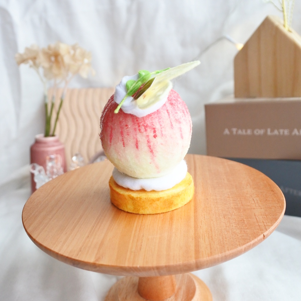 フェルトケーキ~まるごと桃のタルト~