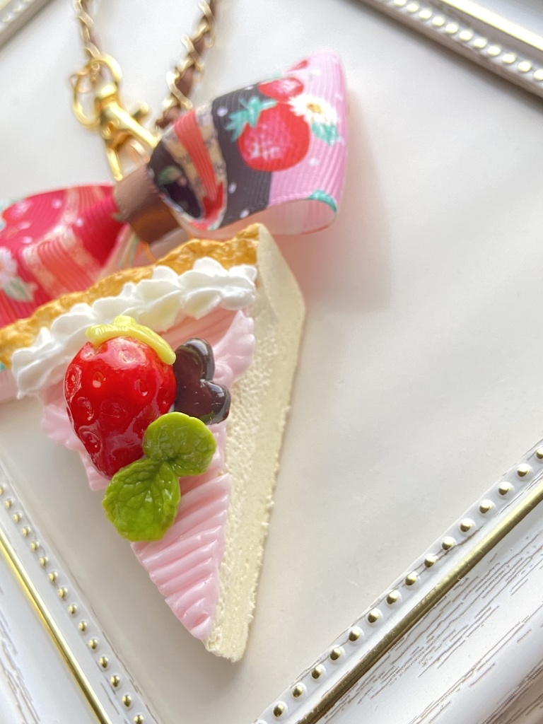 羽つき苺モンブランタルトバックチャーム