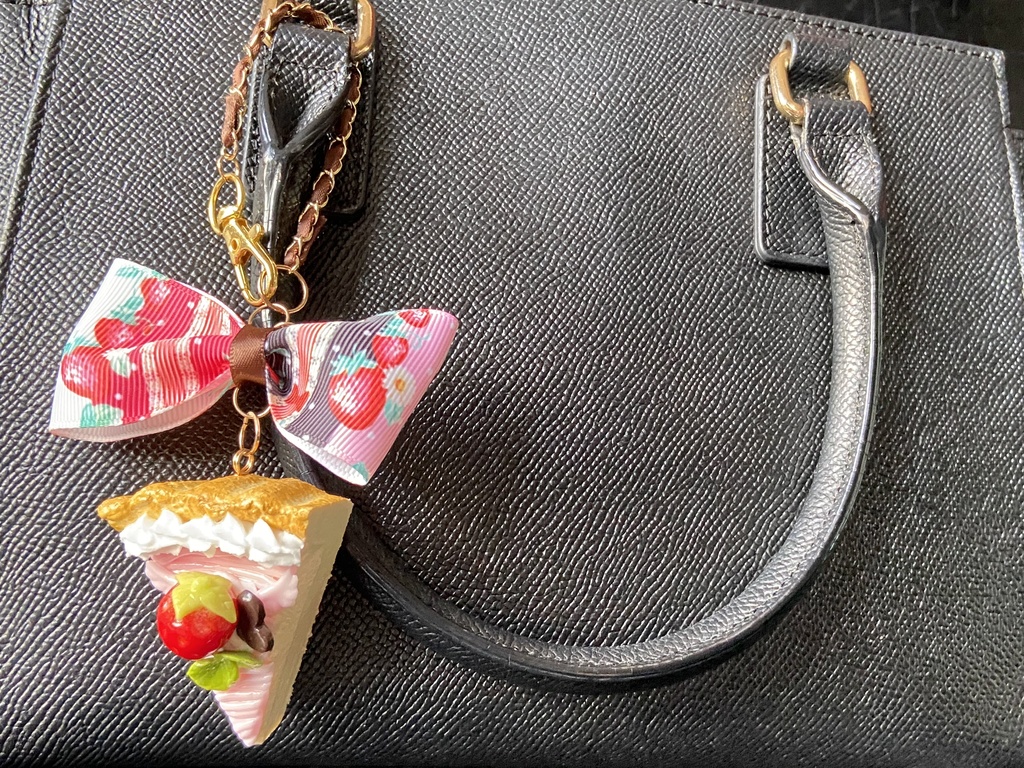 羽つき苺モンブランタルトバックチャーム