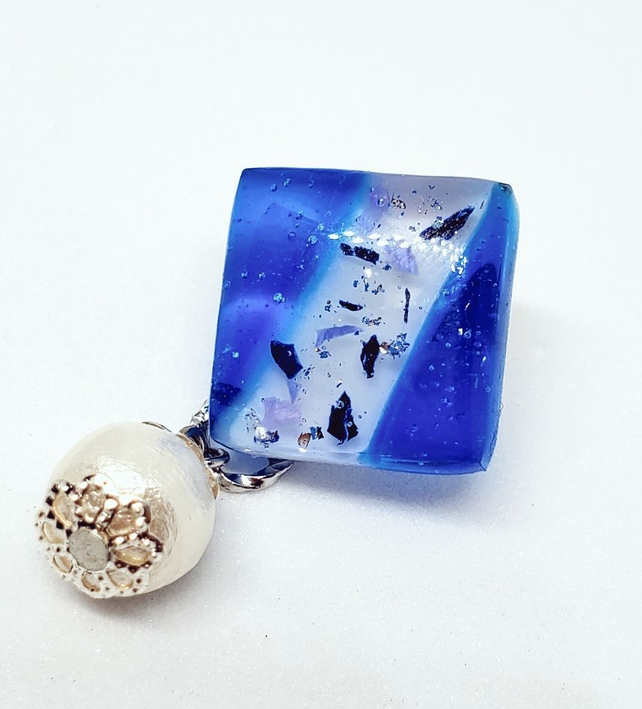 デュースイメージピアス