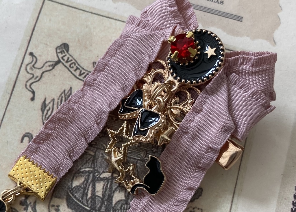 【リボン髪飾り】猫×🃏 アンティークピンク