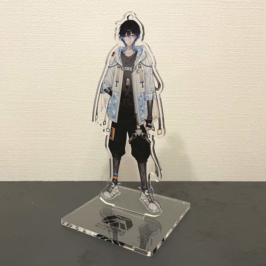【デビュー記念】アクリルスタンド（140mm）