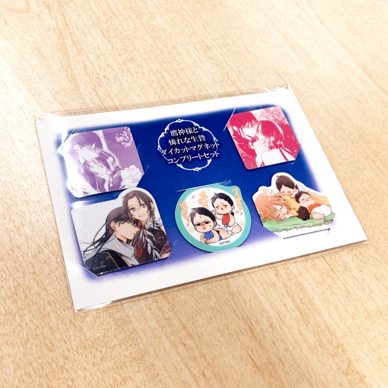 「鷹神様と憐れな生贄 天つ風」ダイカットマグネット