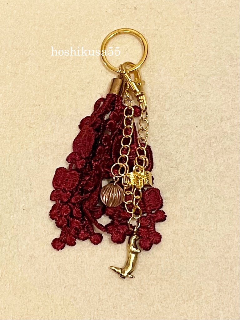 ハーマイオニーの刺繍チャーム付きキーリング