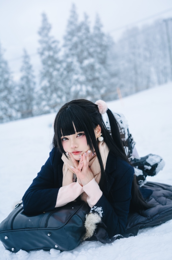 「君と雪の中で First snow with you」写真集+グッズ予約