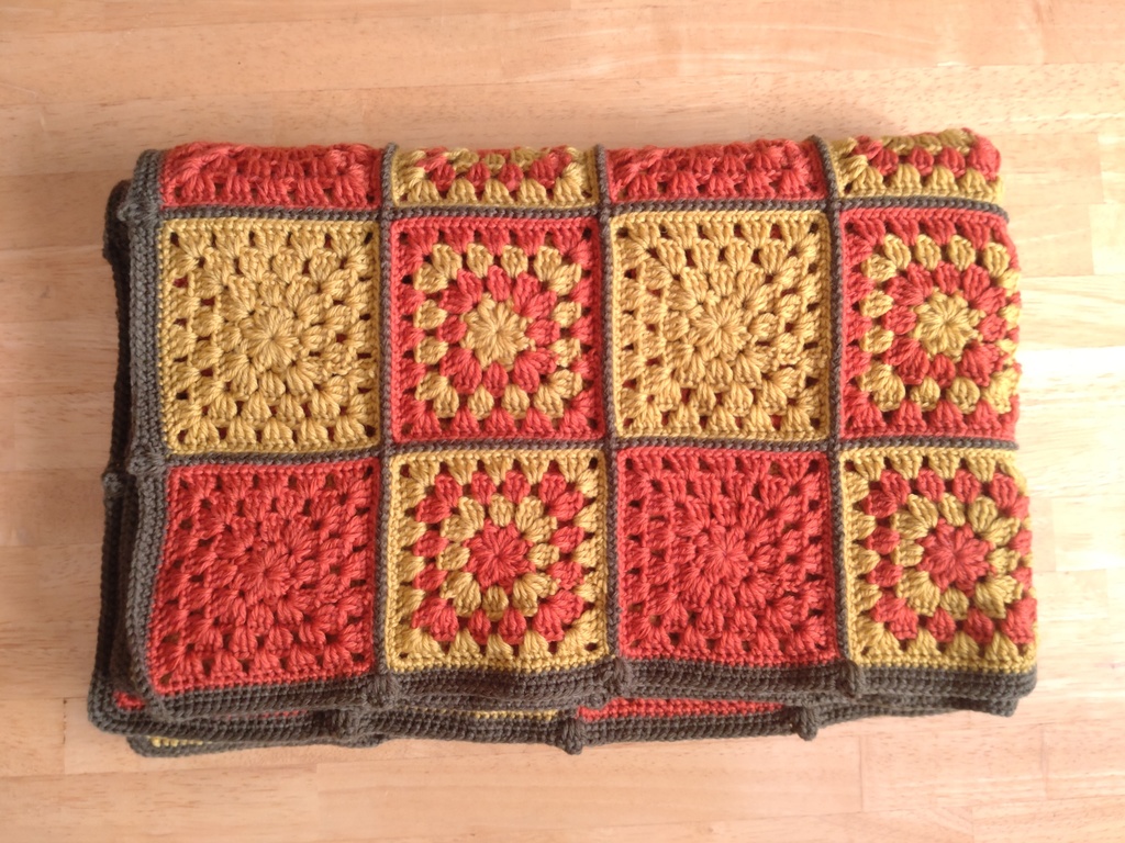 レトロカラーがかわいい モチーフ編みブランケット ウール混毛糸