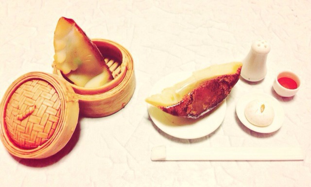 リアルな焼き餃子の食品サンプルキーホルダー