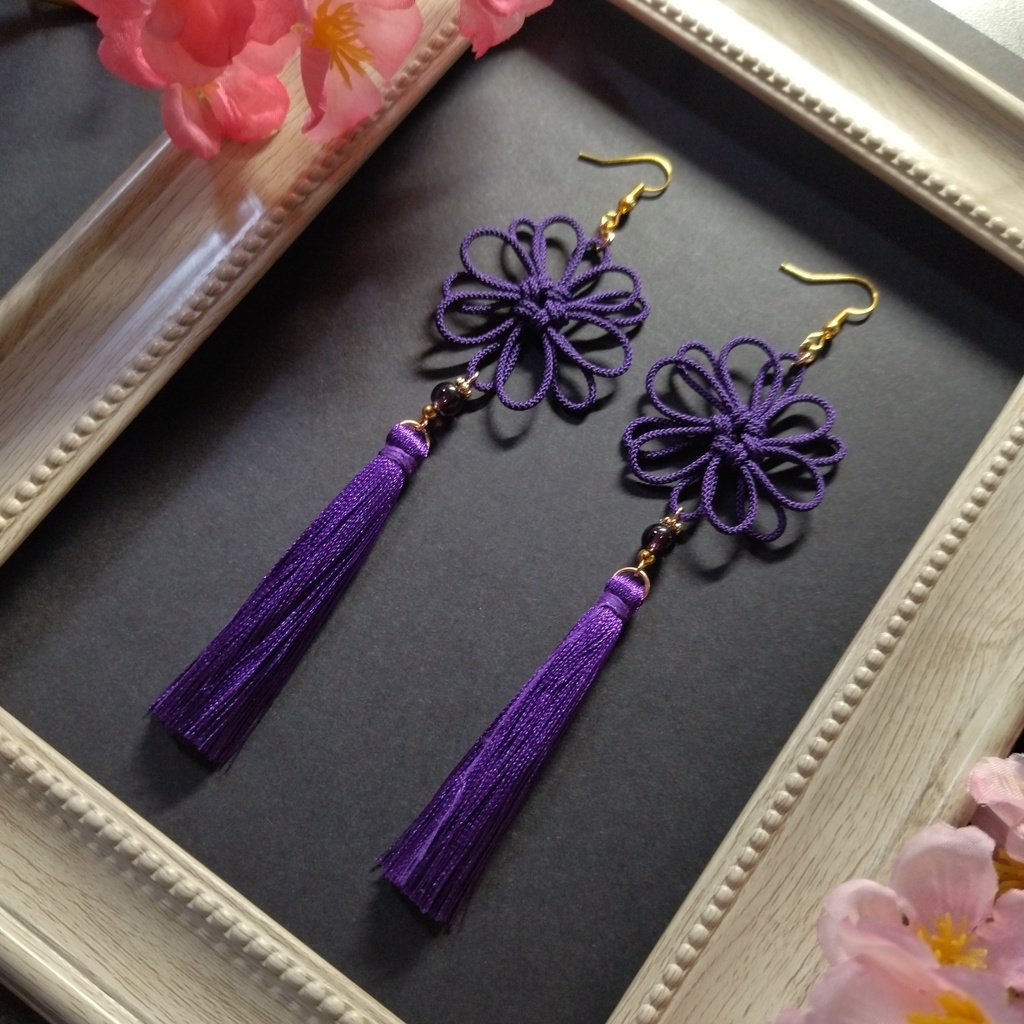 八重菊結びとタッセルのピアス(イヤリング)(紫)【チャイナ】【中華風】【和風】【和装】【着物】【袴】