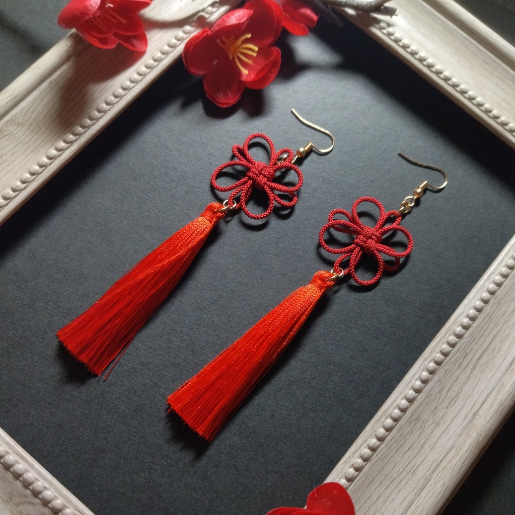 吉祥結びとタッセルのピアス(イヤリング)(赤)【チャイナ】【中華風】【和装】【着物】【和ゴス】【浴衣】