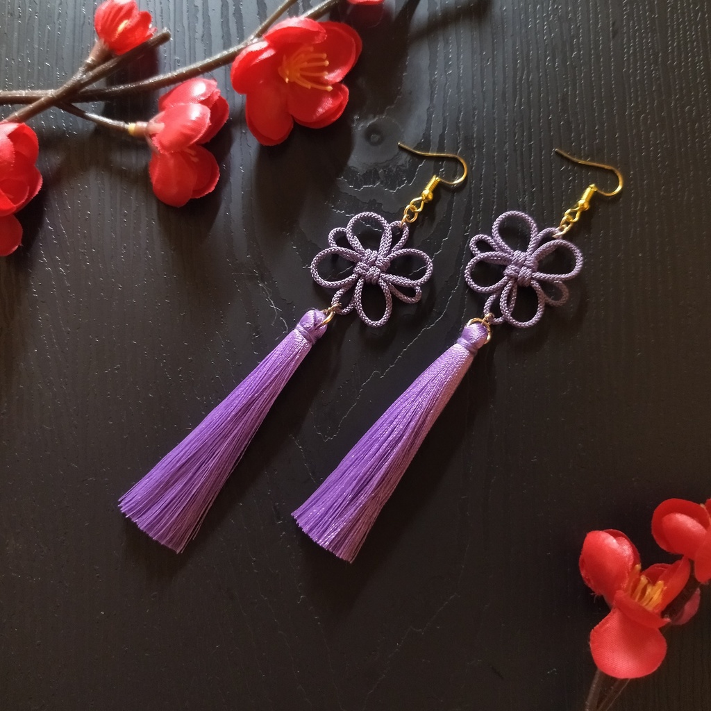 吉祥結びとタッセルのピアス(イヤリング)(薄紫)【チャイナ】【中華風】【和装】【着物】【和ゴス】【浴衣】