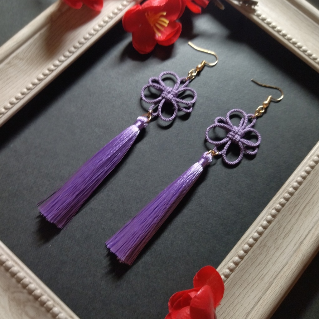 吉祥結びとタッセルのピアス（イヤリング）（薄紫）【チャイナ】【中華風】【和装】【着物】【和ゴス】【浴衣】