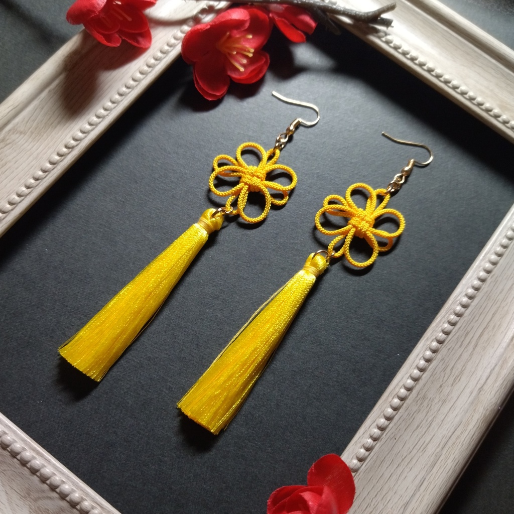 吉祥結びとタッセルのピアス(イヤリング)(黄色)【チャイナ】【中華風】【和風】【和装】【着物】