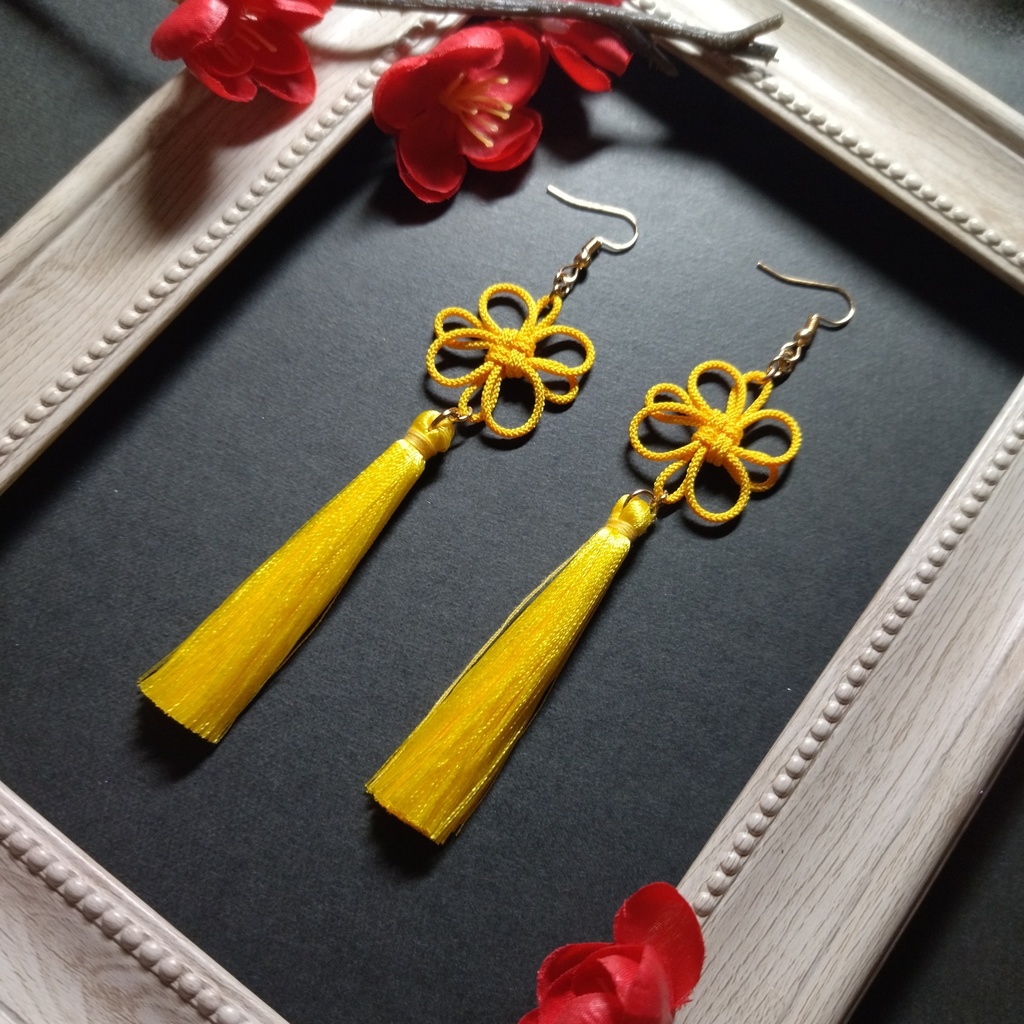 吉祥結びとタッセルのピアス(イヤリング)(黄色)【チャイナ】【中華風】【和風】【和装】【着物】