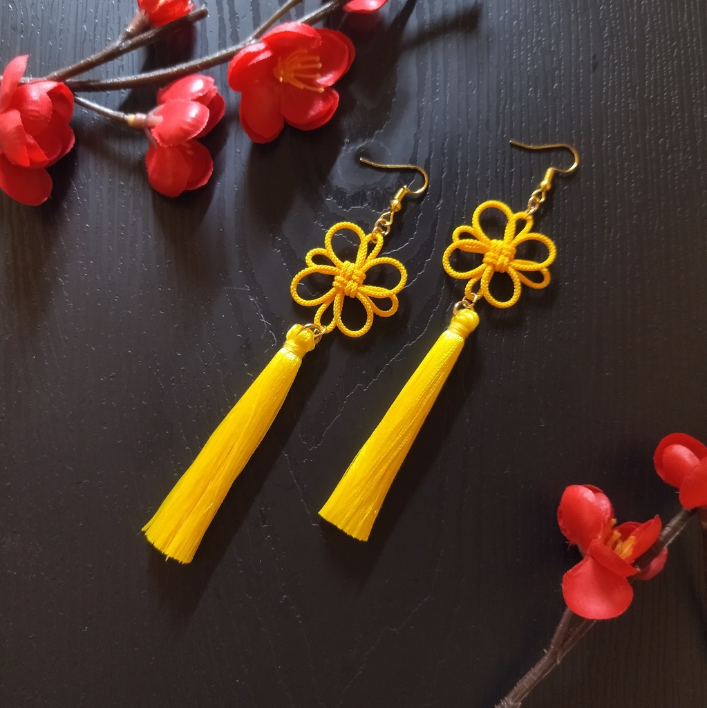 吉祥結びとタッセルのピアス(イヤリング)(黄色)【チャイナ】【中華風】【和風】【和装】【着物】