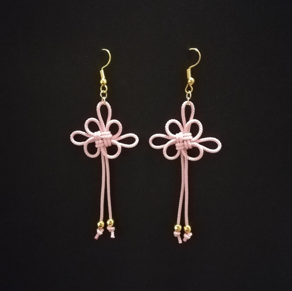 吉祥結びのピアス(薄ピンク)(イヤリング)【チャイナ】【和装】【着物】【中華風】【袴】【浴衣】【和風】