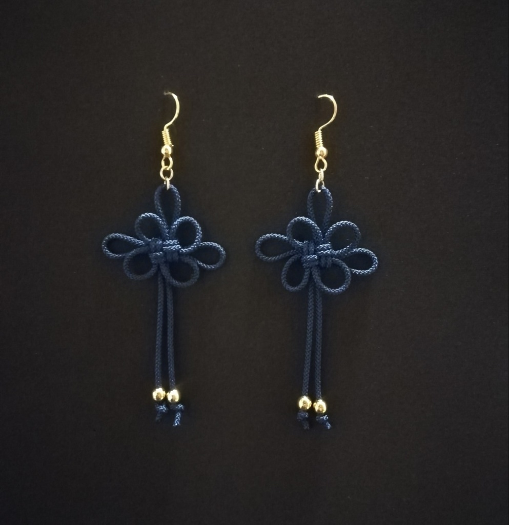 吉祥結びのピアス(紺)(イヤリング)【チャイナ】【和装】【着物】【中華風】【袴】【浴衣】【和風】